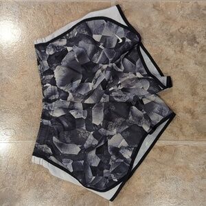 Nike Lined Girls Size Medium Athletic Shorts Mixed Print